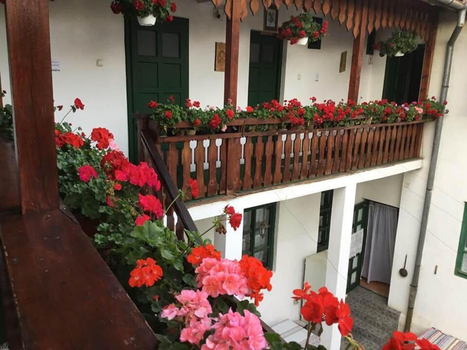 Hotel Gobe Csarda Oradea Exterior foto