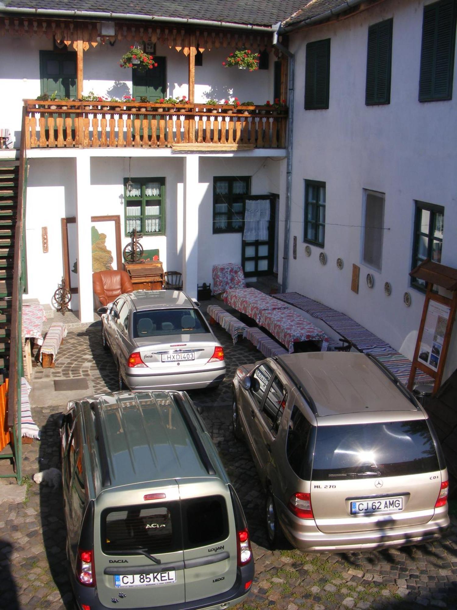 Hotel Gobe Csarda Oradea Exterior foto
